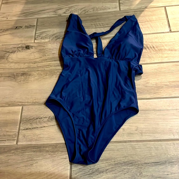 summersalt Other - Summersalt plunge one piece, size 8, EUC